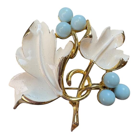 Vintage Sarah Coventry Enamel Leaf & Blue Berry Brooch Pin - Gold‎ Tone Signed - Picture 1 of 4